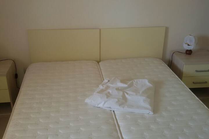 Room 4 of 10