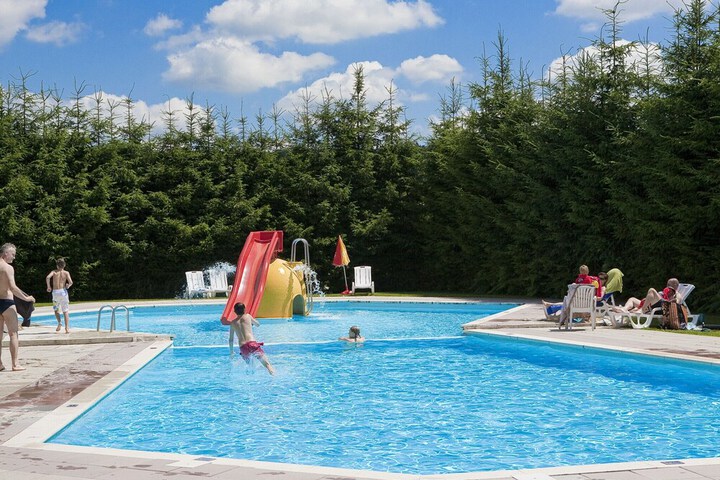 Pool 14 of 40