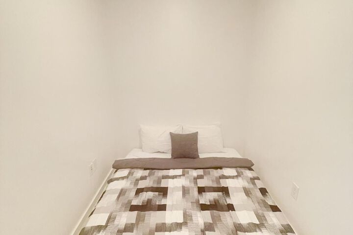 Room 11 of 48