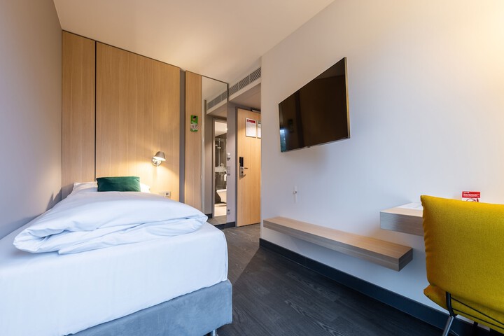 Room 13 of 89