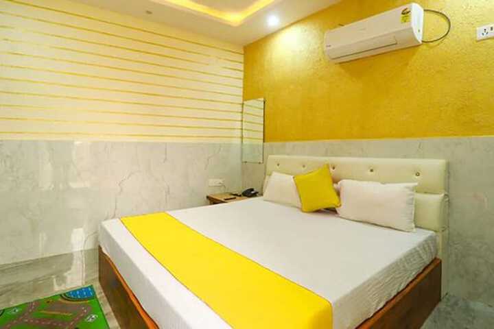 Room 12 of 18