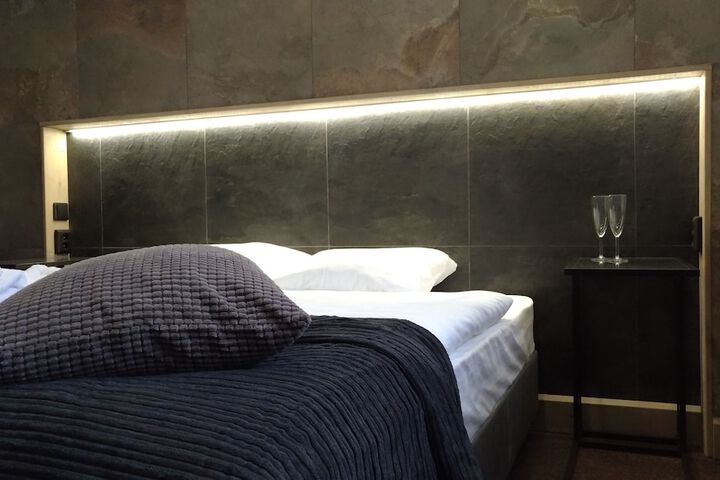 Room 9 of 38