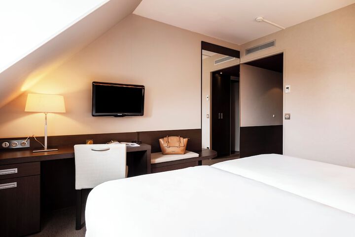 Room 16 of 134