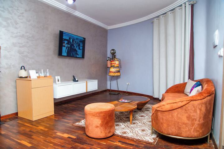 Lounge 13 of 19