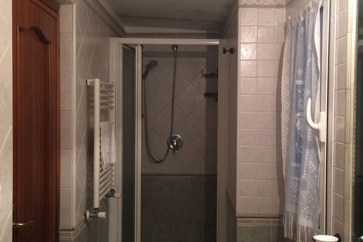 Room 16 of 25