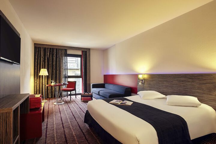 Room 10 of 90