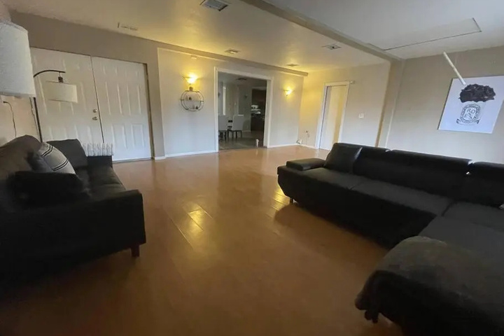 Room 3 of 17