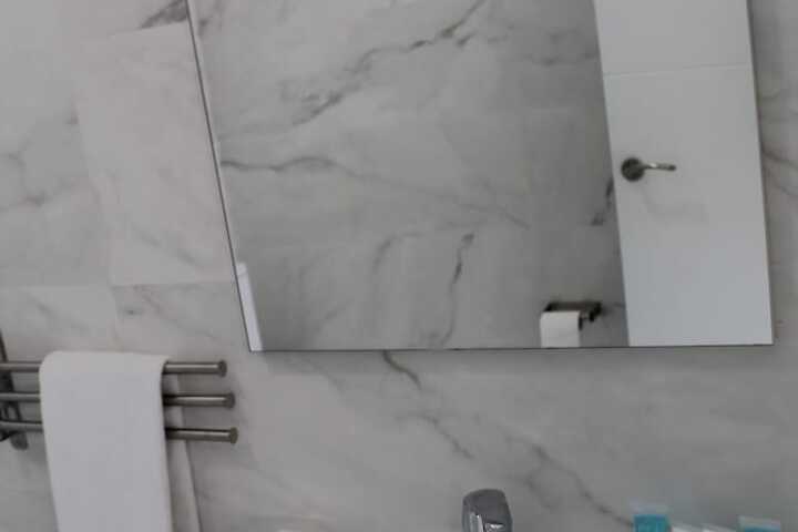 Room 3 of 85