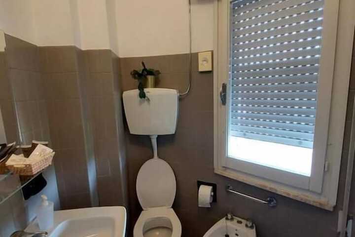 Room 15 of 22