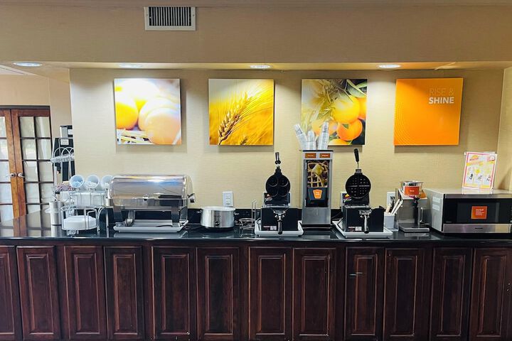 Breakfast/Coffee Service 25 of 30