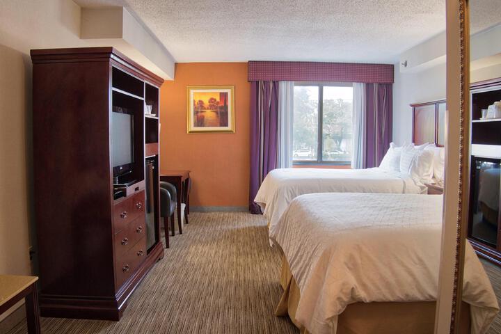 Queen Bed Accessible (3 of 10)