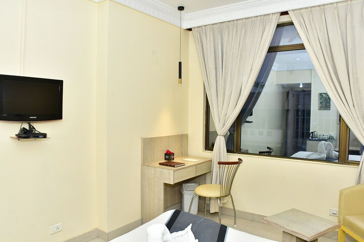 Room 13 of 33