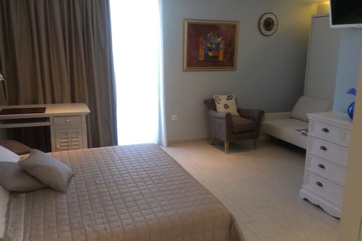 Room 14 of 108