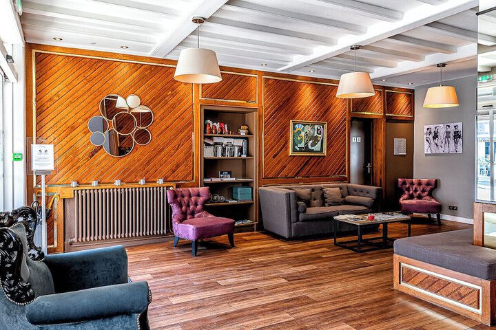 Hotel Lobby