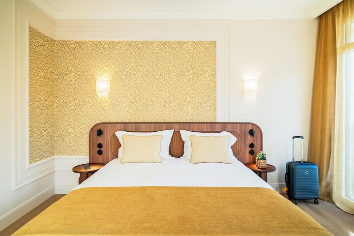 Room 53 of 90