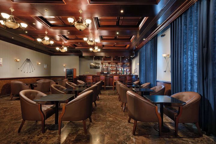 Lounge 151 of 198