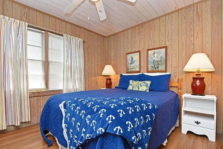 Room 4 of 12