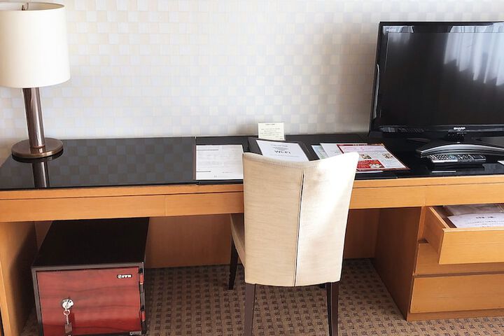 Room 17 of 50