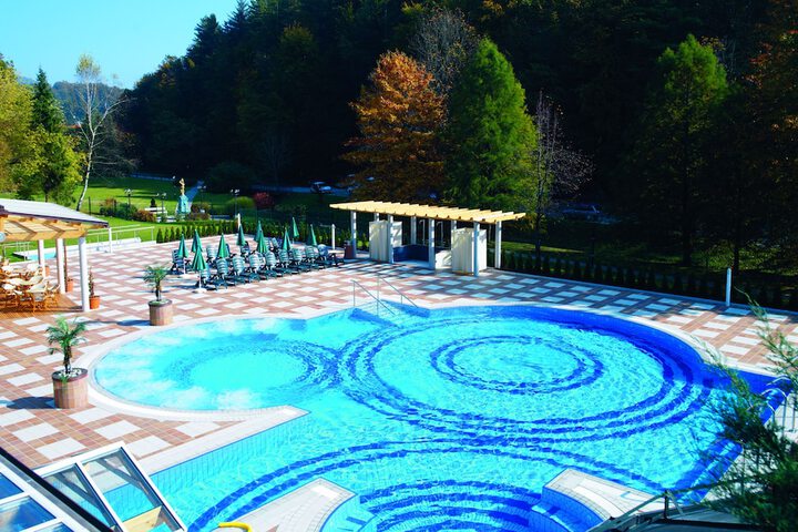 Pool 45 of 81