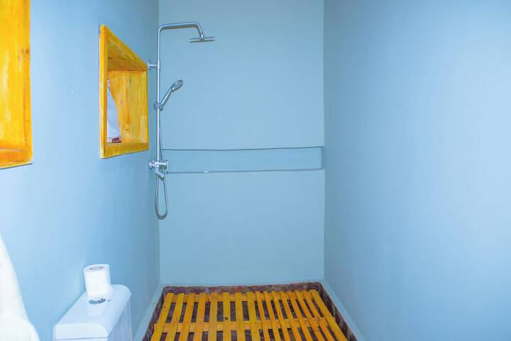 Room 12 of 27