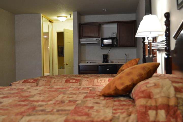 2 Queen Beds (16 of 18)