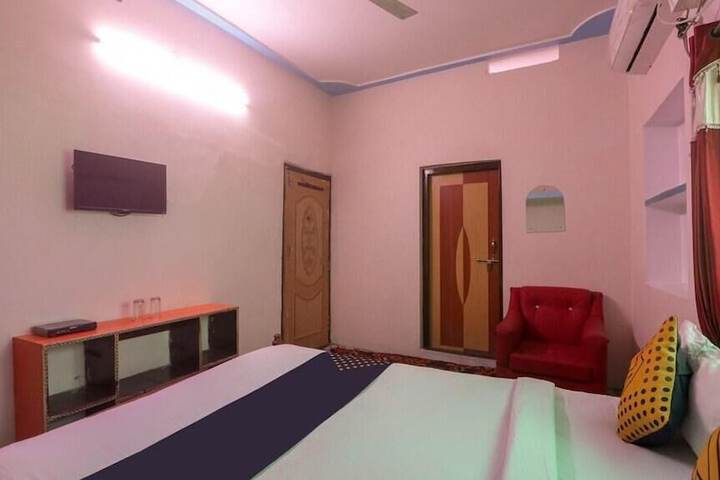 Room 2 of 9