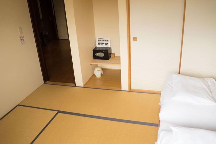 Room 11 of 35