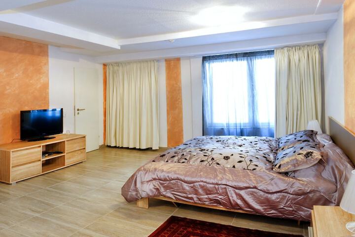 Room 8 of 41