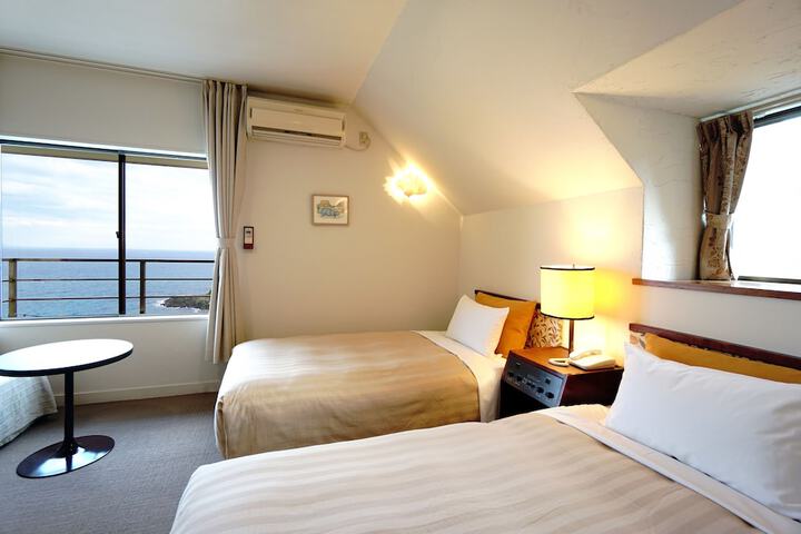 Room 6 of 31