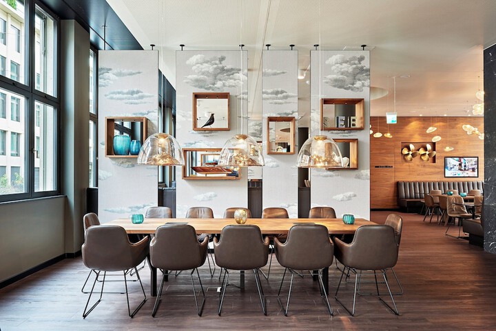 Lounge 57 of 62