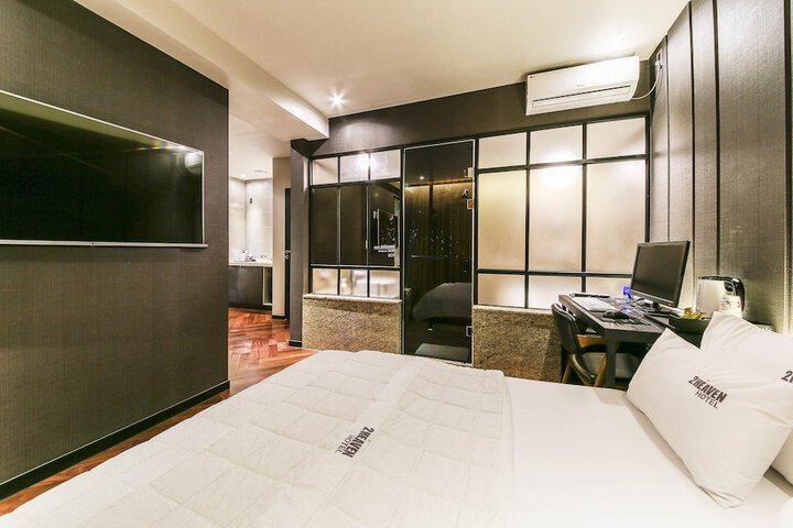 Room amenity