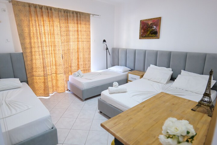 Room 3 of 62