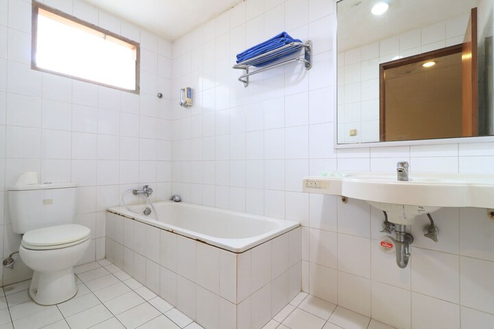 Room 17 of 25