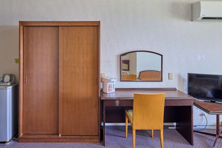 Room 16 of 130