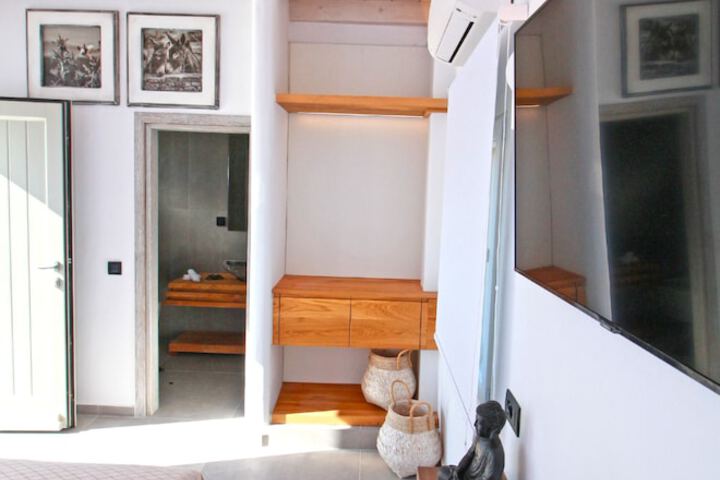 Room 53 of 53