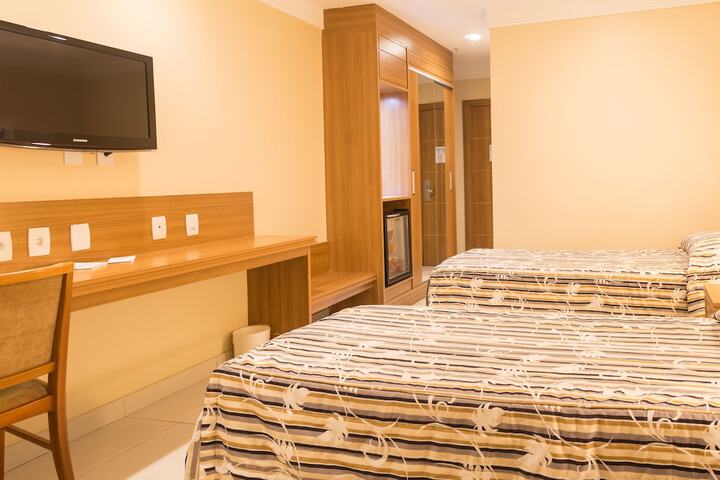Room 35 of 198