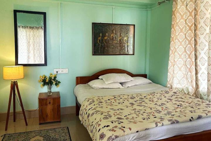 Room 2 of 40