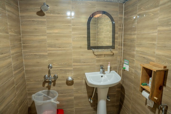Room 15 of 33