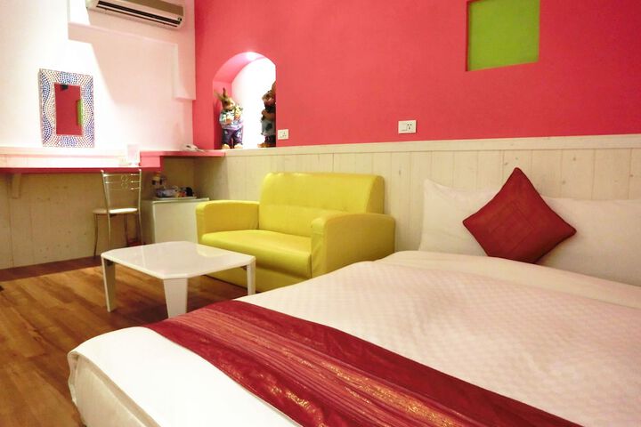 Room 10 of 68