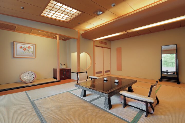 Room 28 of 123