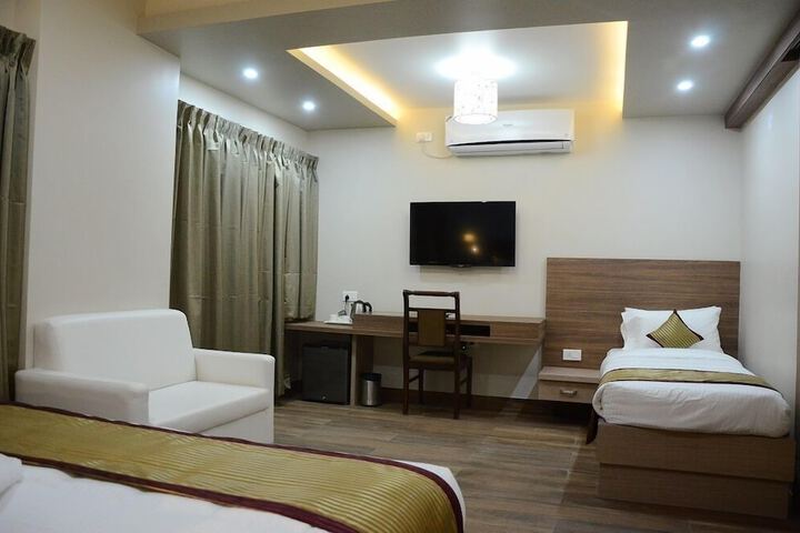 Room 7 of 11