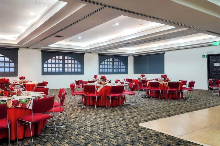 Ballroom/Hall 172 of 215