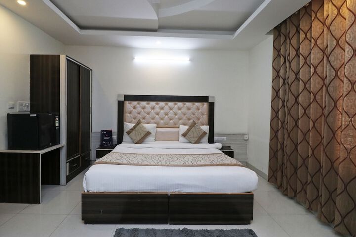 Room 17 of 25