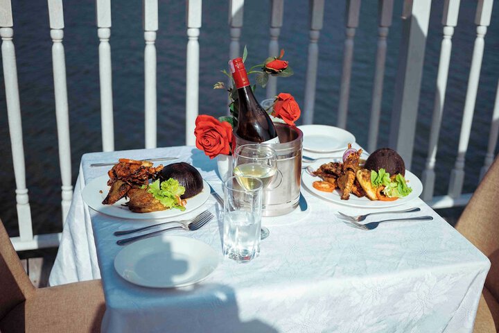 Dining 20 of 23
