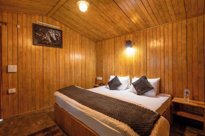 Room 6 of 28