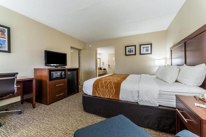 1 King Bed (15 of 19)
