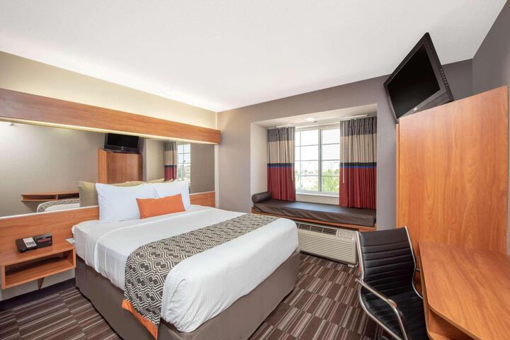 1 Queen Bed (1 of 23)