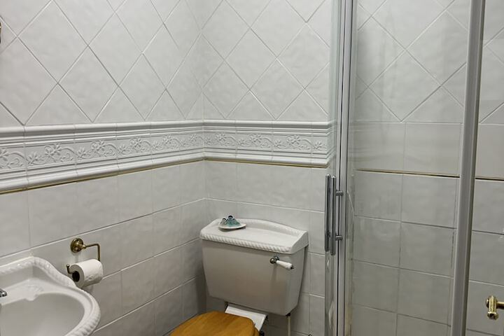 Room 15 of 25