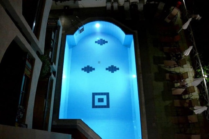 Pool 49 of 60