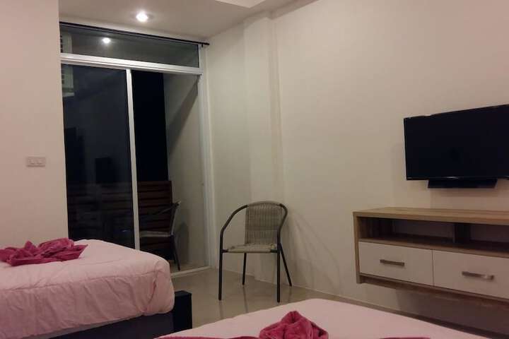 Room 9 of 13